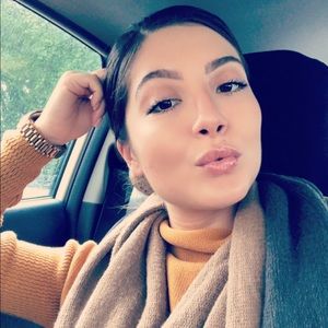 Meet your Posher, Raquel